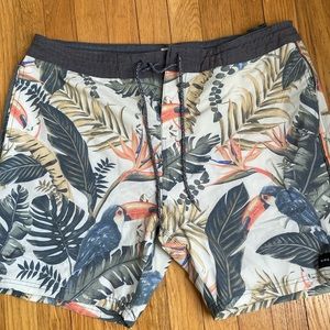 Rip curl Laydays board shorts toucan& ferns
Great fun pattern 


1/11